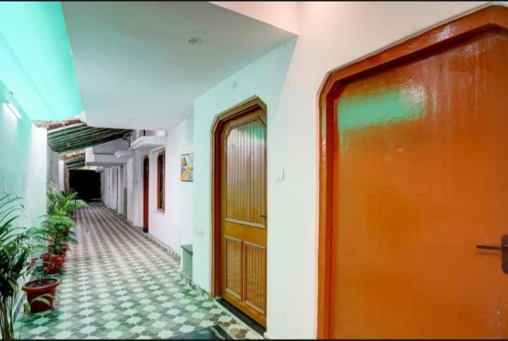 Virat Palace Hotel - Varanasi, Varanasi