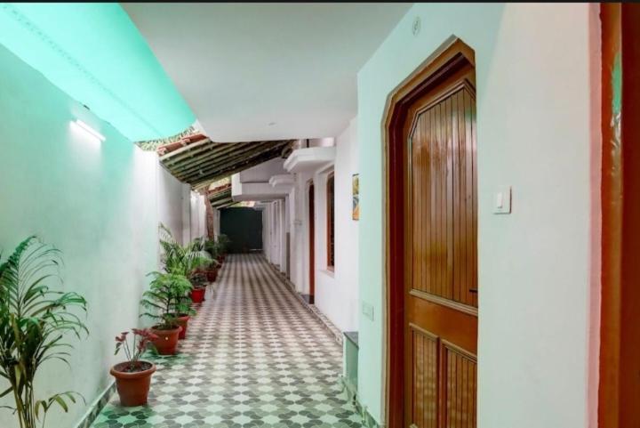 Virat Palace Hotel - Varanasi — Photos 1